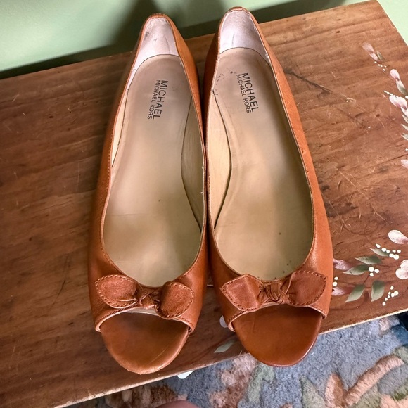 Michael Kors Peep Toe Leather Ballet Flats British Tan W/ Bow Womens Sz 8m - Picture 4 of 7